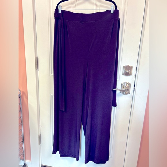 Torrid Crepe High Rise Wide Leg Pants Size 6 Dark Purple - Picture 1 of 7